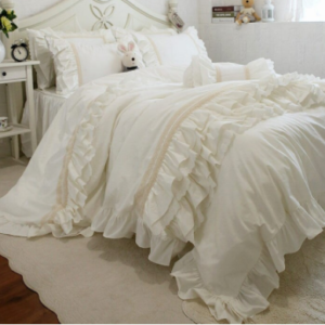 SET BIANCHERIA LETTO CORALINE CON VOLANT E PIZZO